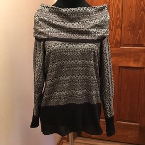 Daytrip XL Black, Silver, and Gray winter top